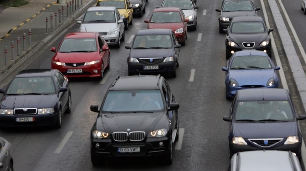 Drumurile care duc spre staţiunile montane de pe Valea Prahovei au început să se aglomereze