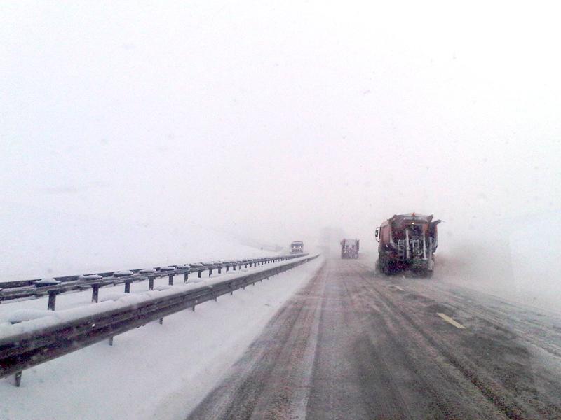 Autostrada A2 şi 27 de drumuri naţionale şi tronsoane de drumuri naţionale sunt închise