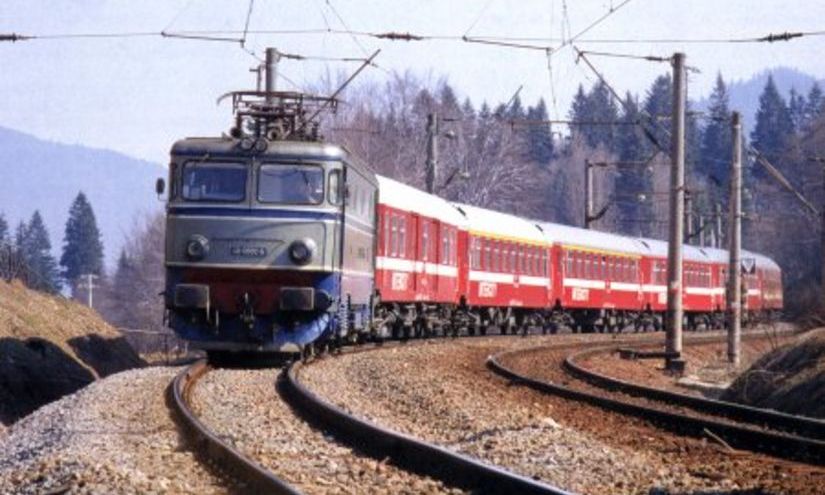 Traficul feroviar între Braşov şi Sighişoara, redirecţionat din cauza unui accident rutier