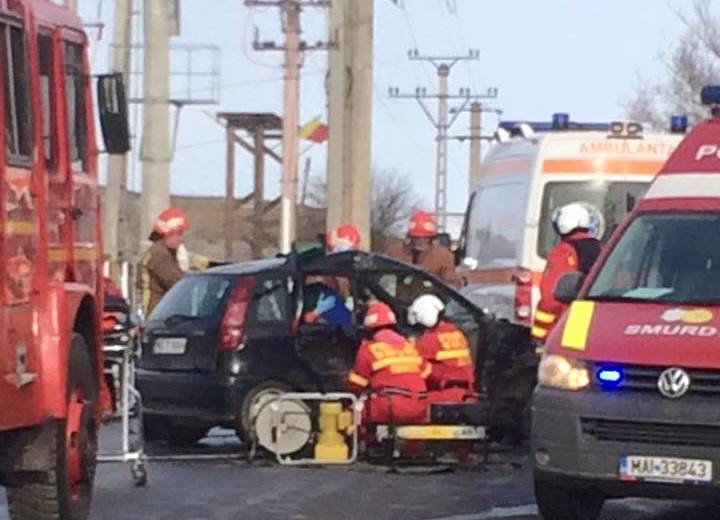 Accident cu doi răniți în localitatea mureșeană Râciu