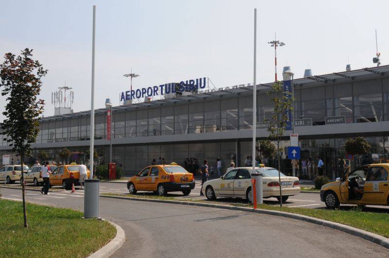 Două avioane care ar fi trebuit să aterizeze la Cluj au ajuns la Sibiu