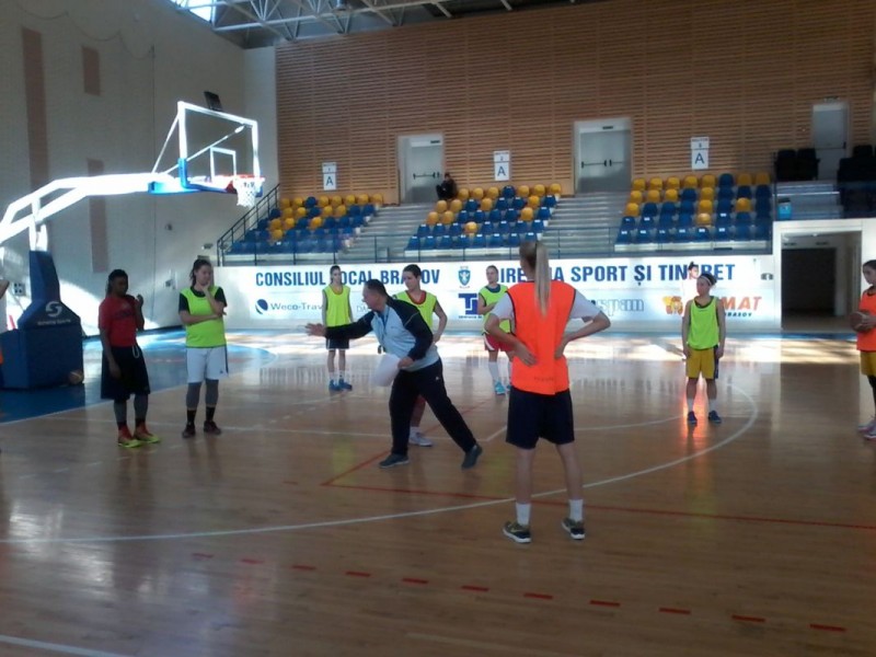 Baschetbalistele de la Olimpia CSU Braşov încep în forţă anul 2016