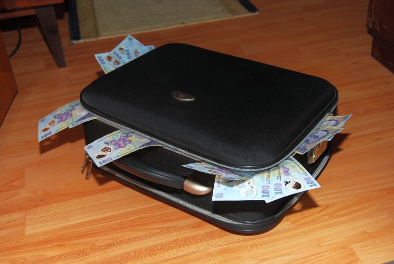Un tîrgumureşean a returnat o borsetă cu 3.000 de lei