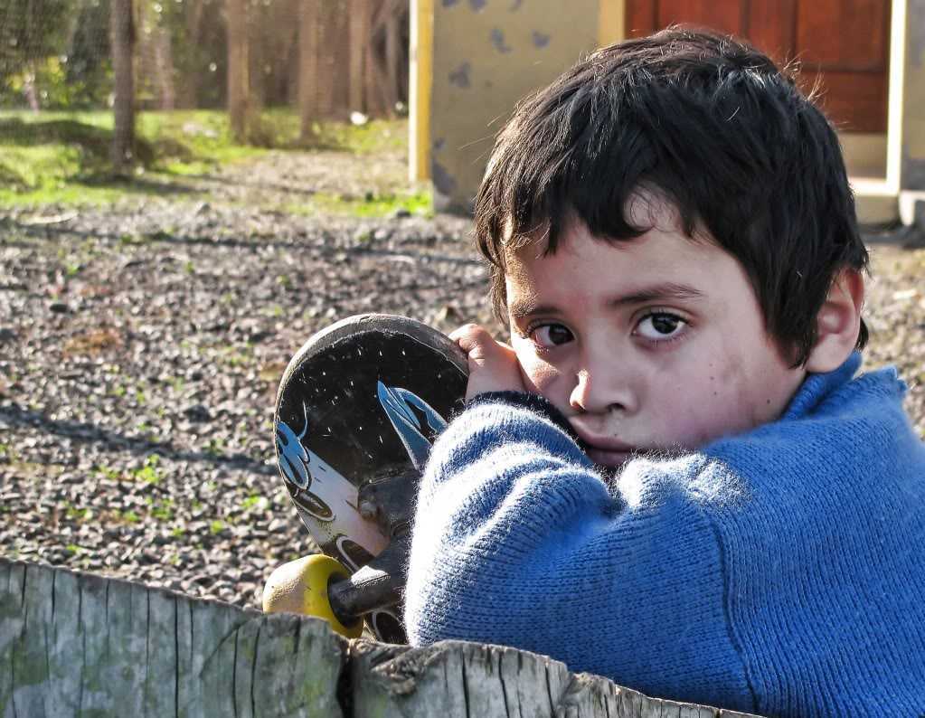 Mai mult de jumătate dintre copiii români trăiesc sub spectrul sărăciei
