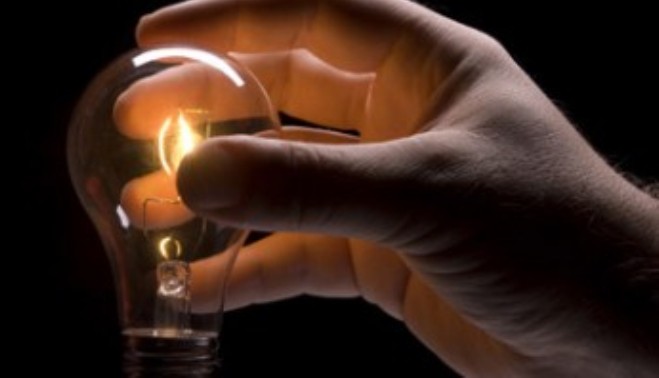 Piaţa de energie electrică se liberalizează de la 1 ianuarie
