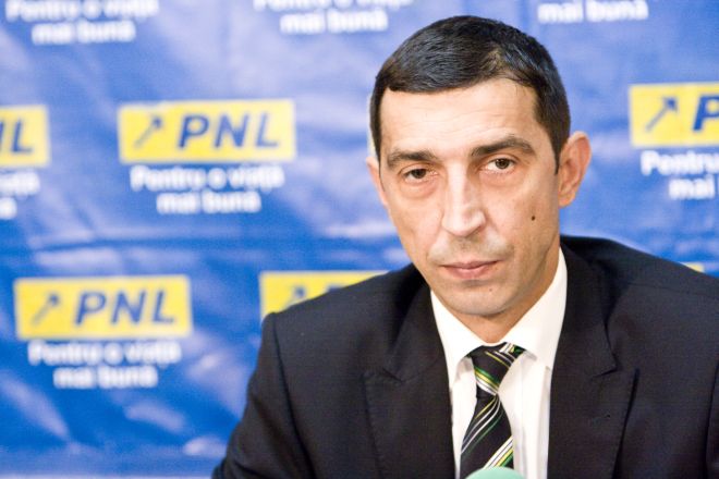 PNL Mureş cere Guvernului stoparea „traseismului politic la nivel local”