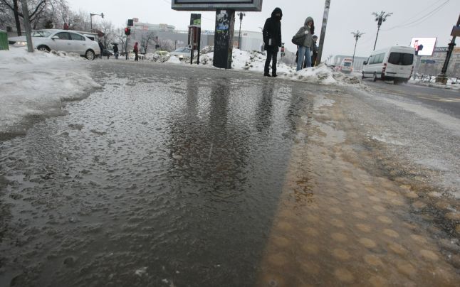 Cod galben de ceață și polei pentru 7 județe