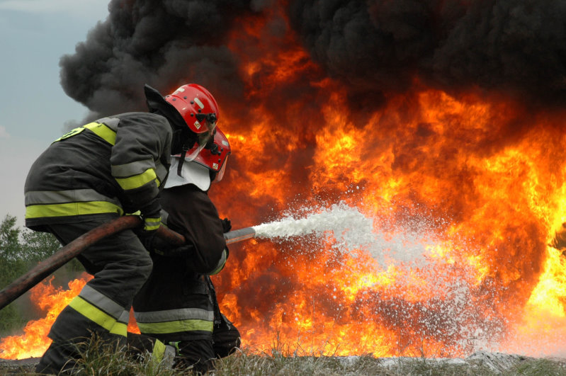 Specialiştii încearcă să determine cauzele care au determinat explozia de la Petromidia Specialiştii încearcă să determine cauzele care au determinat explozia de la Petromidia