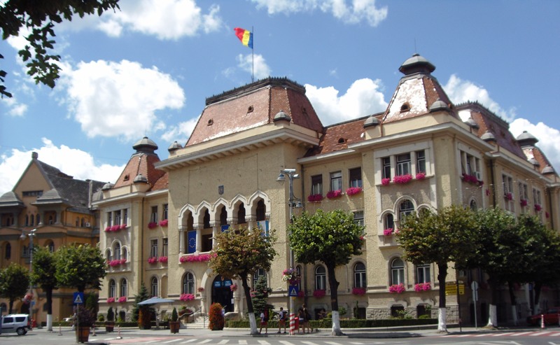 Primăria Tîrgu-Mureș, acuzată de nerespectarea drepturilor lingvistice ale minorităţilor