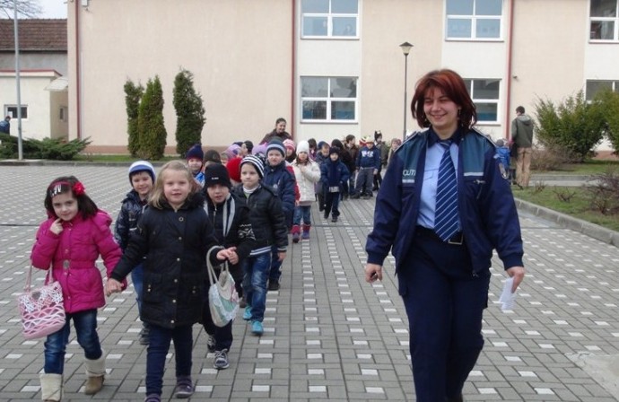 „Școala siguranței”, program pentru copiii de clasa I în colaborare cu Poliţia Română