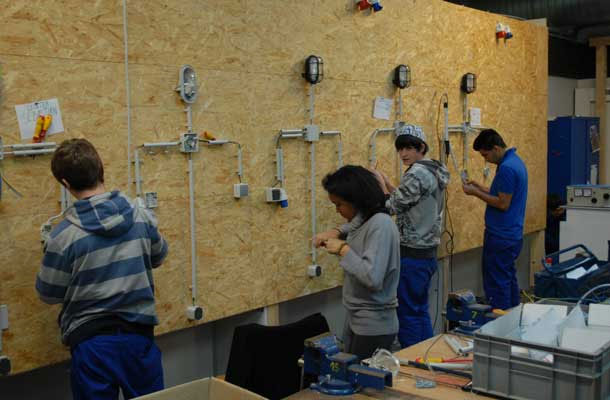 Mai apar două şcoli profesionale la Braşov