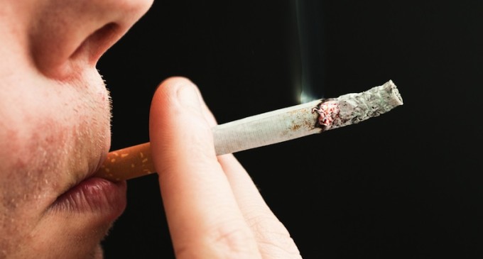 Un sfert dintre adulţii României se declară fumători, iar patru din zece au încercat să renunţe la fumat în ultimul an Un sfert dintre adulţii României se declară fumători, iar patru din zece au încercat să renunţe la fumat în ultimul an