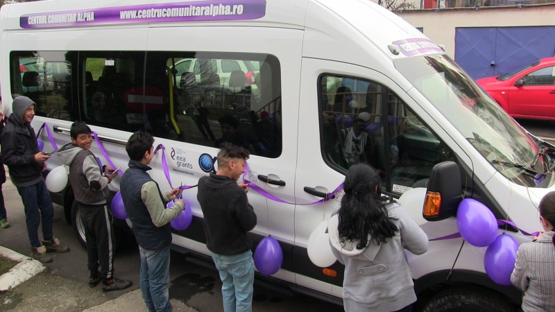 Fundația Alpha Transilvană a primit un microbuz nou