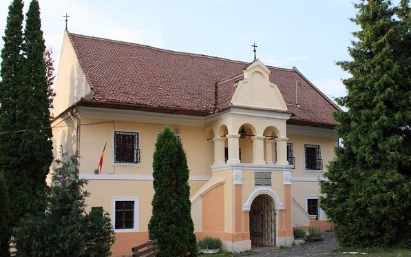 Prima Școală Românească din Șcheii Brașovului are nevoie urgentă de ajutor