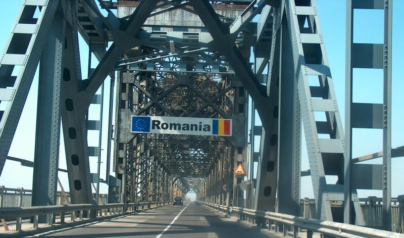 Coloană kilometrică de tiruri în zona punctului de frontieră Ruse-Giurgiu Coloană kilometrică de tiruri în zona punctului de frontieră Ruse-Giurgiu