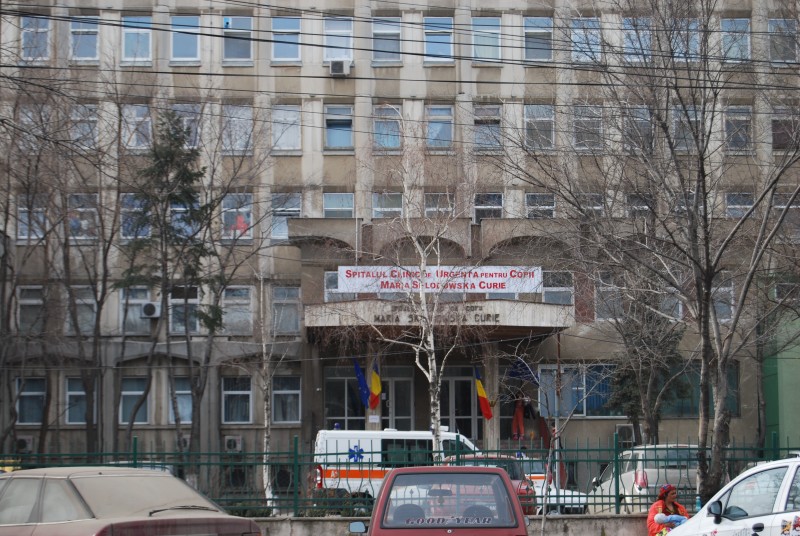 Copil din Sibiu transferat la Spitalul ‘Marie Curie’ din Bucureşti, după ce i-a explodat o petardă în mână