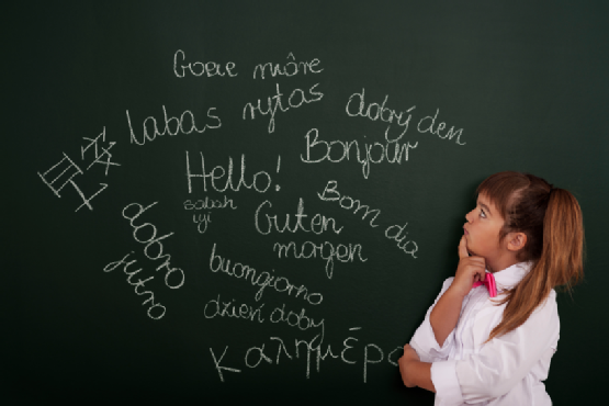 Copiii care învaţă mai multe limbi se adaptează mai bine în societate Copiii care învaţă mai multe limbi se adaptează mai bine în societate