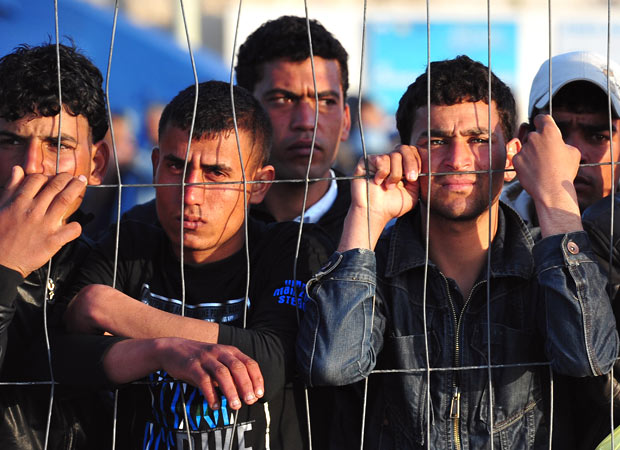 UE îndeamnă statele membre să accelereze relocarea imigranţilor