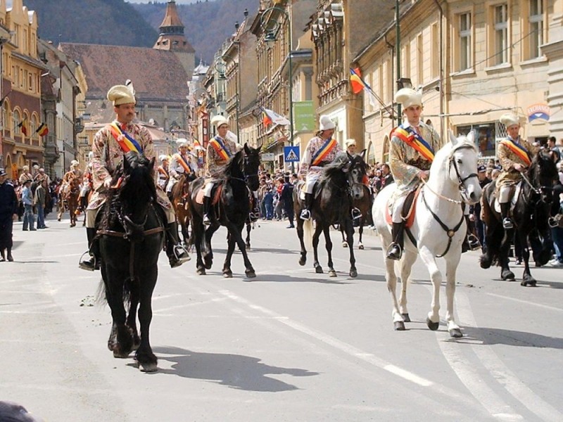 Junii brașoveni se mută în casă nouă