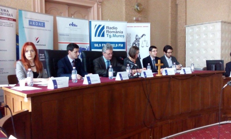 Bucureştiul şi Clujul s-au înfruntat în finala Concursului de Procese Simulate de la Tg.Mureş Bucureştiul şi Clujul s-au înfruntat în finala Concursului de Procese Simulate de la Tg.Mureş