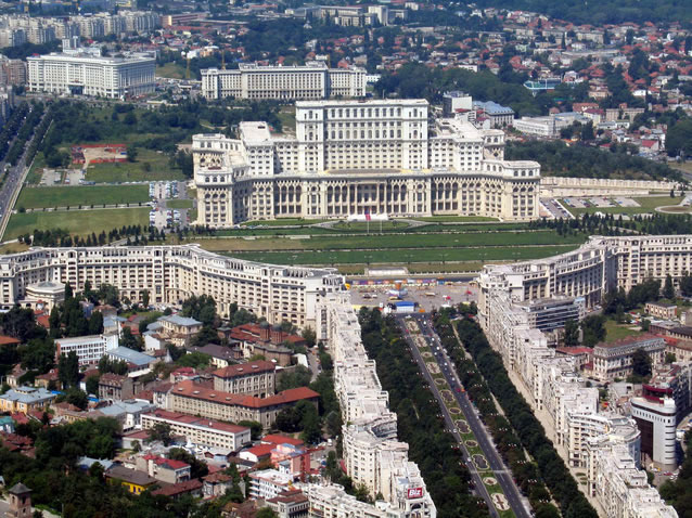 Trafic rutier restricţionat pe mai multe artere din Capitală