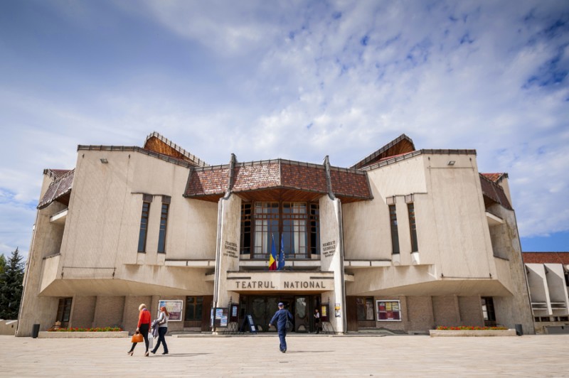 Naționalul târgumureșean contribuie cu două spectacole la campania ”Artiști pentru artiști”