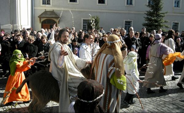 1500 de credincioși harghiteni prezenți la Procesiunea de Florii