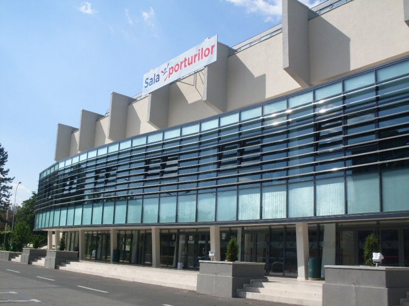 În Sala Sporturilor Brașov se aud focuri de armă, intervin forţele de ordine