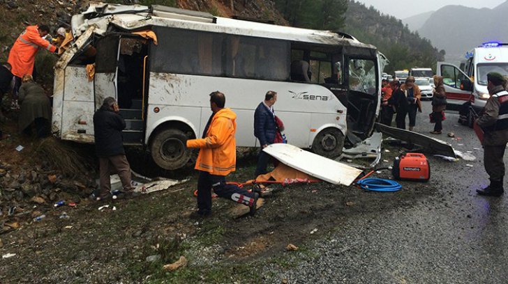 Unsprezece români răniți în accidentul rutier din Turcia sunt încă internați în spitale din localitățile Manavgat și Antalya Unsprezece români răniți în accidentul rutier din Turcia sunt încă internați în spitale din localitățile Manavgat și Antalya