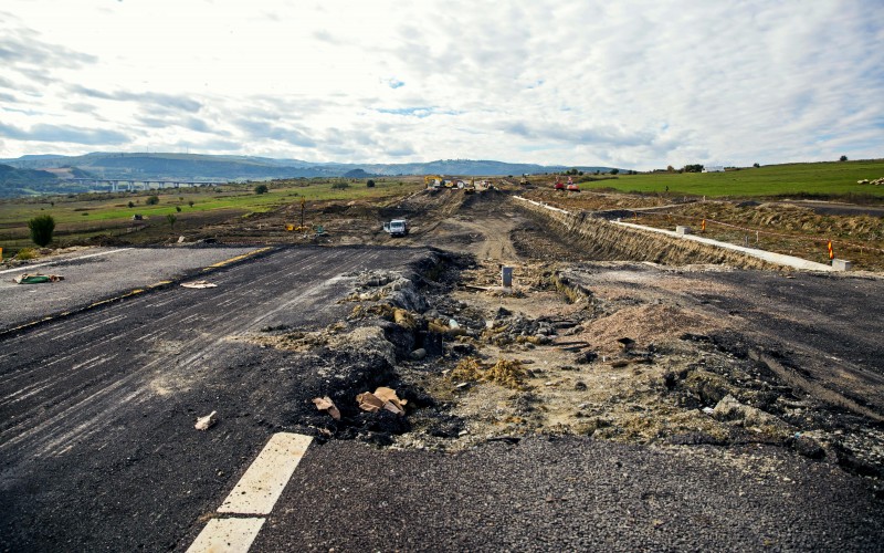Reconstrucţia porţiunii demolate de pe autostrada Orăştie-Sibiu