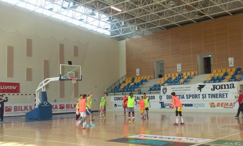 Olimpia CSU Braşov are ocazia să închidă mâine seria cu Galaţi