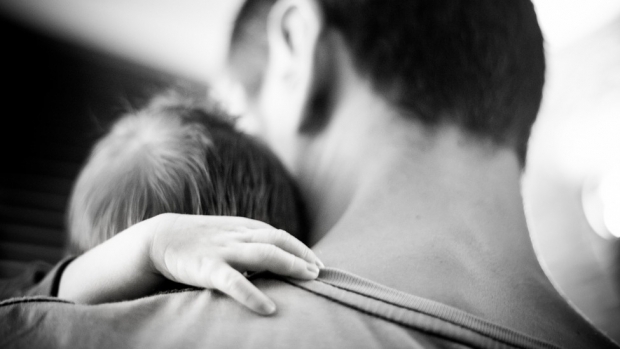 Durata concediului paternal, majorată la 15 zile lucrătoare