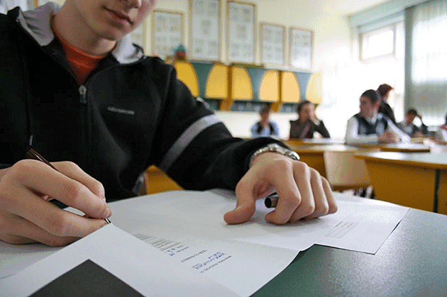 Elevii mureşeni s-au „duelat” în cunoştiţe despre drepturile consumatorilor