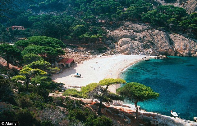 Doar o mie de turişti au voie să păşească, anual, pe cea mai misterioasă insulă din Mediterană