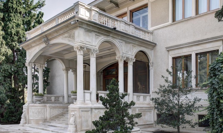 Palatul Primăverii, fosta reşedinţă a familiei Ceauşescu, a fost deschis, astăzi, publicului
