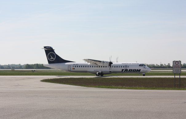 Un avion al companiei Tarom a aterizat de urgenţă la Budapesta Un avion al companiei Tarom a aterizat de urgenţă la Budapesta