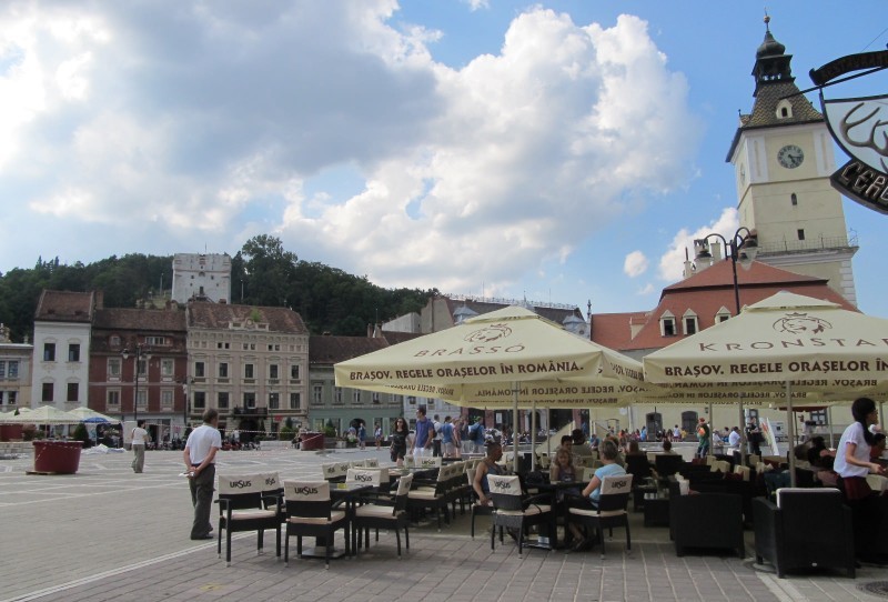 Apar terasele în centrul istoric al Brașovului