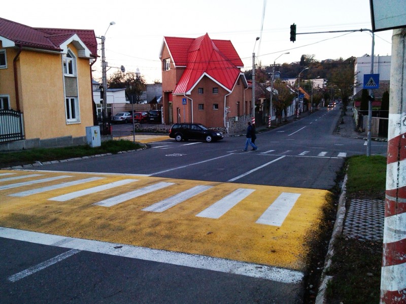 Treceri de pietoni supraînălțate și iluminate, la Tîrgu-Mureș
