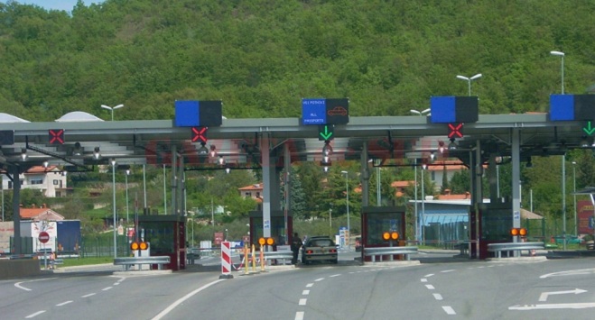 La punctele de trecere a frontierei româneşti este trafic intens în această perioadă