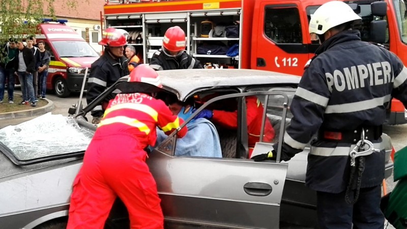 Simulare de accident în parcarea de la Promenada Mall