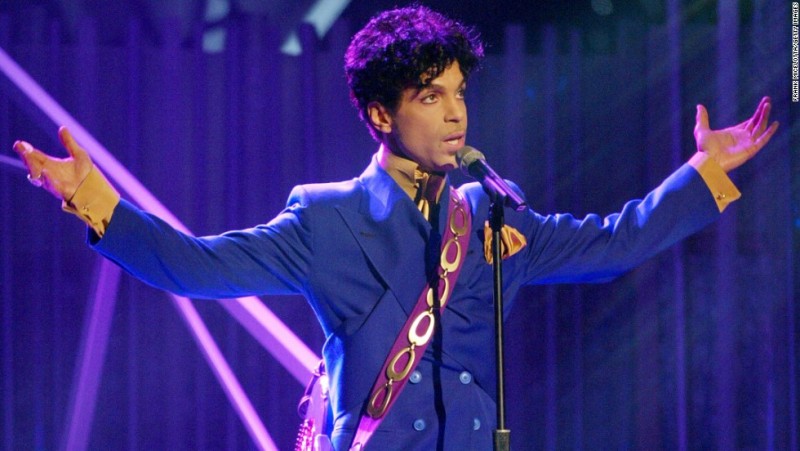 Autorităţile din SUA au început autopsia în cazul morţii subite a starului pop Prince