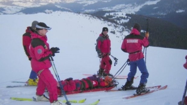 Familie cu doi copii, salvată din Munţii Bucegi