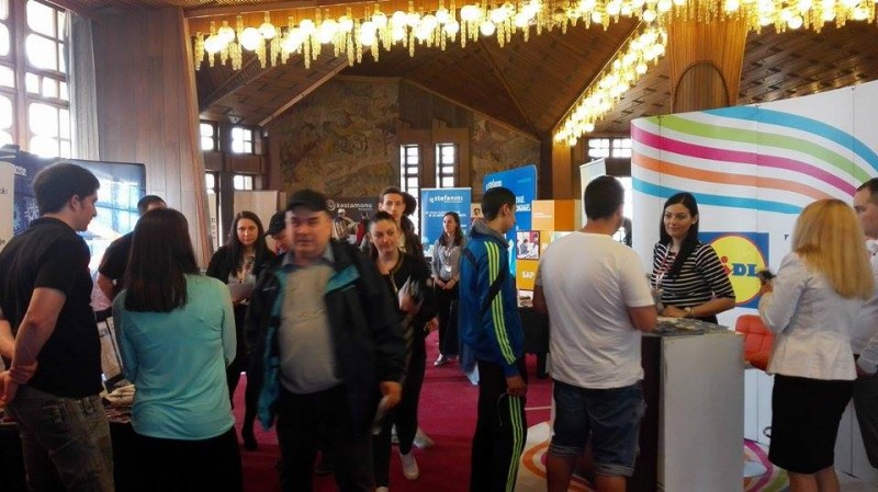 700 de joburi oferite la Tîrgul de Cariere de la Tg. Mureș