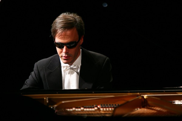 Un pianist nevăzător în concert la Sf.Gheorghe