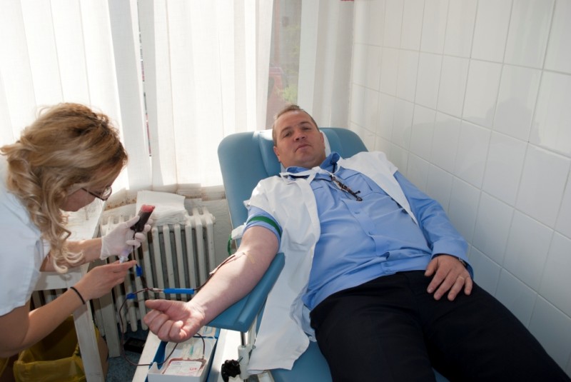 Jandarmii harghiteni donează sânge pentru victimele exploziilor de la Crevedia