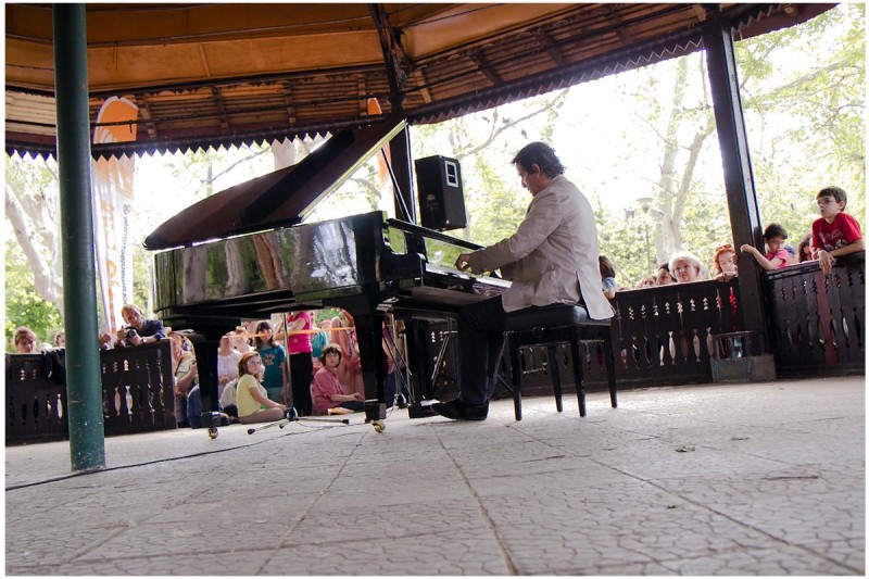 Horia Mihail şi Pianul Călător aduc muzica lui Chopin în parcurile bucureştene