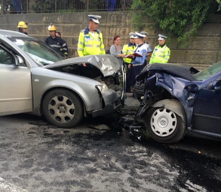 Circulația a fost oprită mai bine de o oră pe Calea Sighișoarei din Târgu Mureș, în urma unui accident rutier