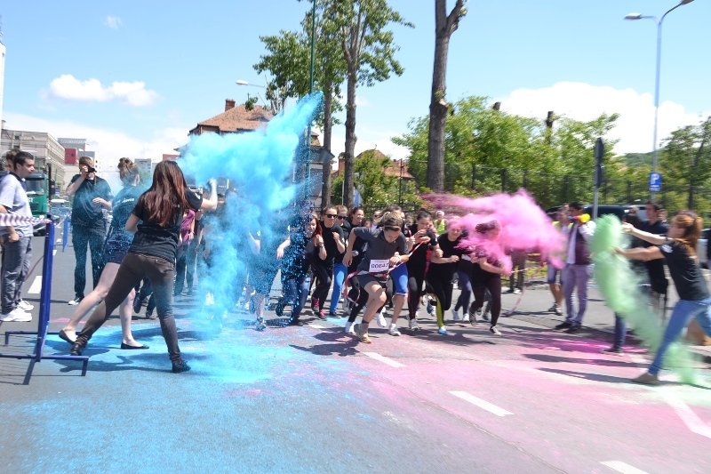 Peste 100 de studenţi au participat la Crosul Culorilor de la Braşov