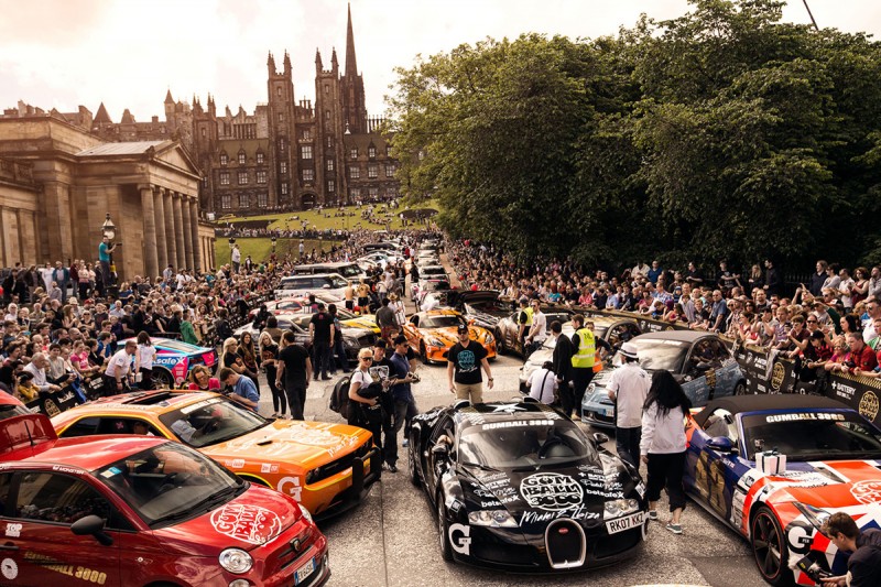 Mii de spectatori au admirat maşini de milioane de euro la Raliul Gumball 3000, în premieră în România