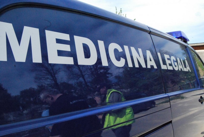 Cadavru în stare de putrefacție, găsit lângă o clădire din cadrul unei unități medicale din Târgu Mureș